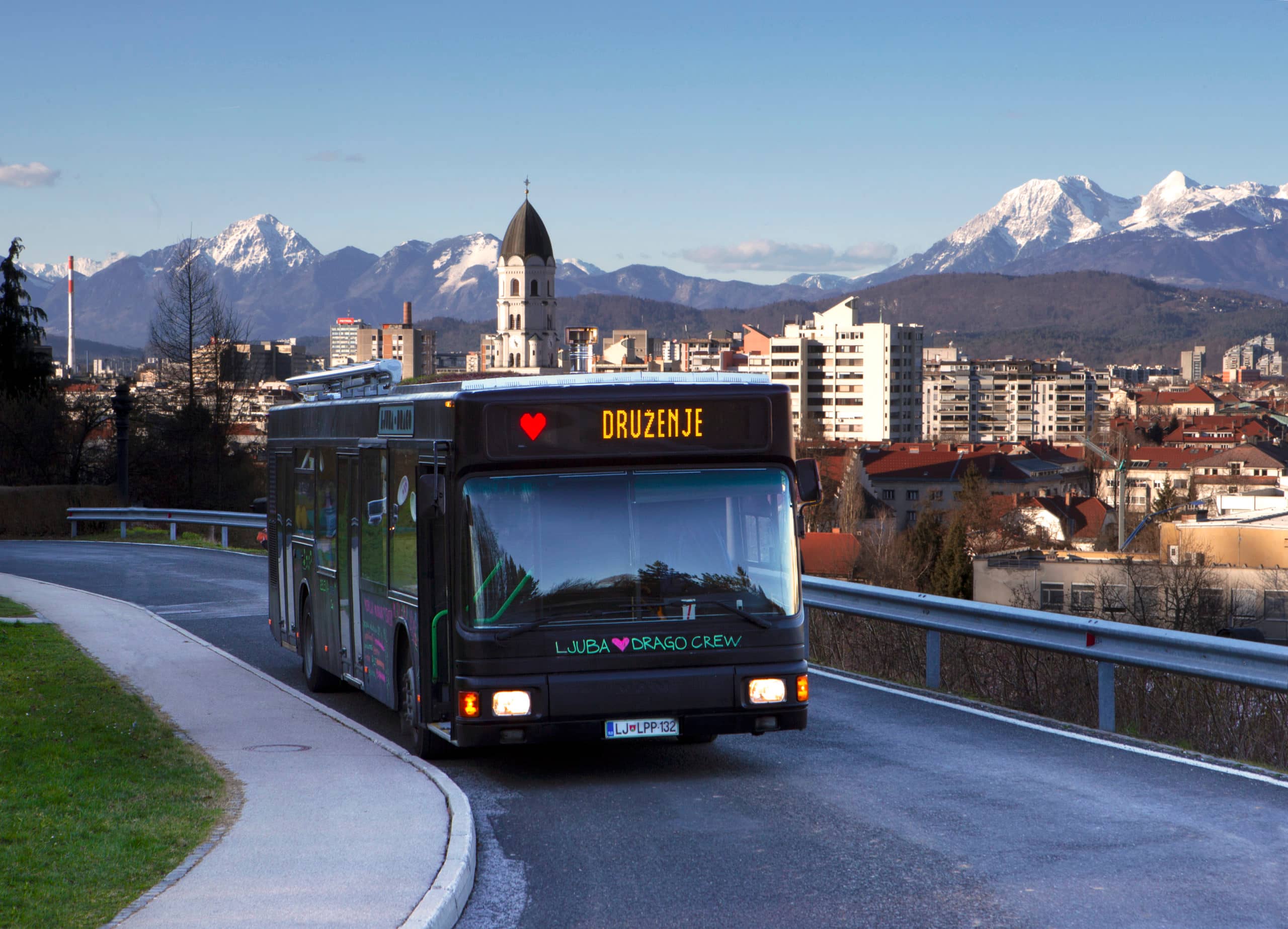 the-youth-club-that-comes-to-you-featured