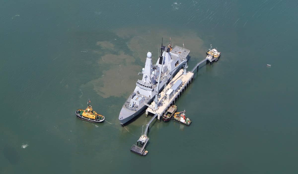 Naval vessel supplied by containerised power banks