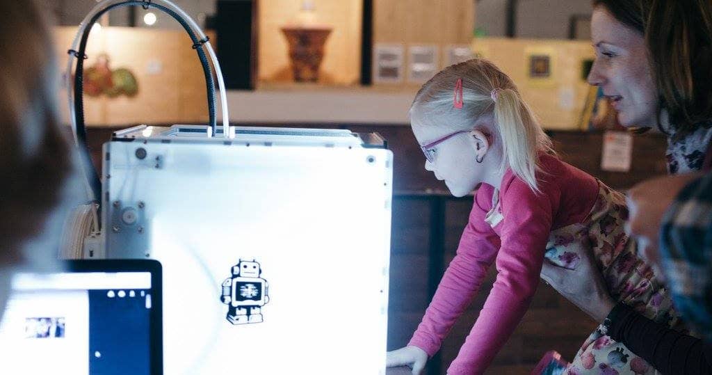 Robot builds young scientist